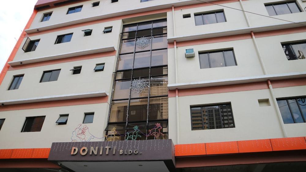 Doniti Suites And Events Place 曼达卢永 外观 照片
