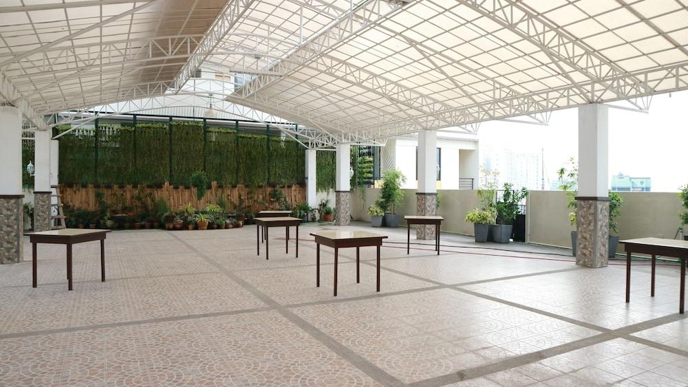 Doniti Suites And Events Place 曼达卢永 外观 照片